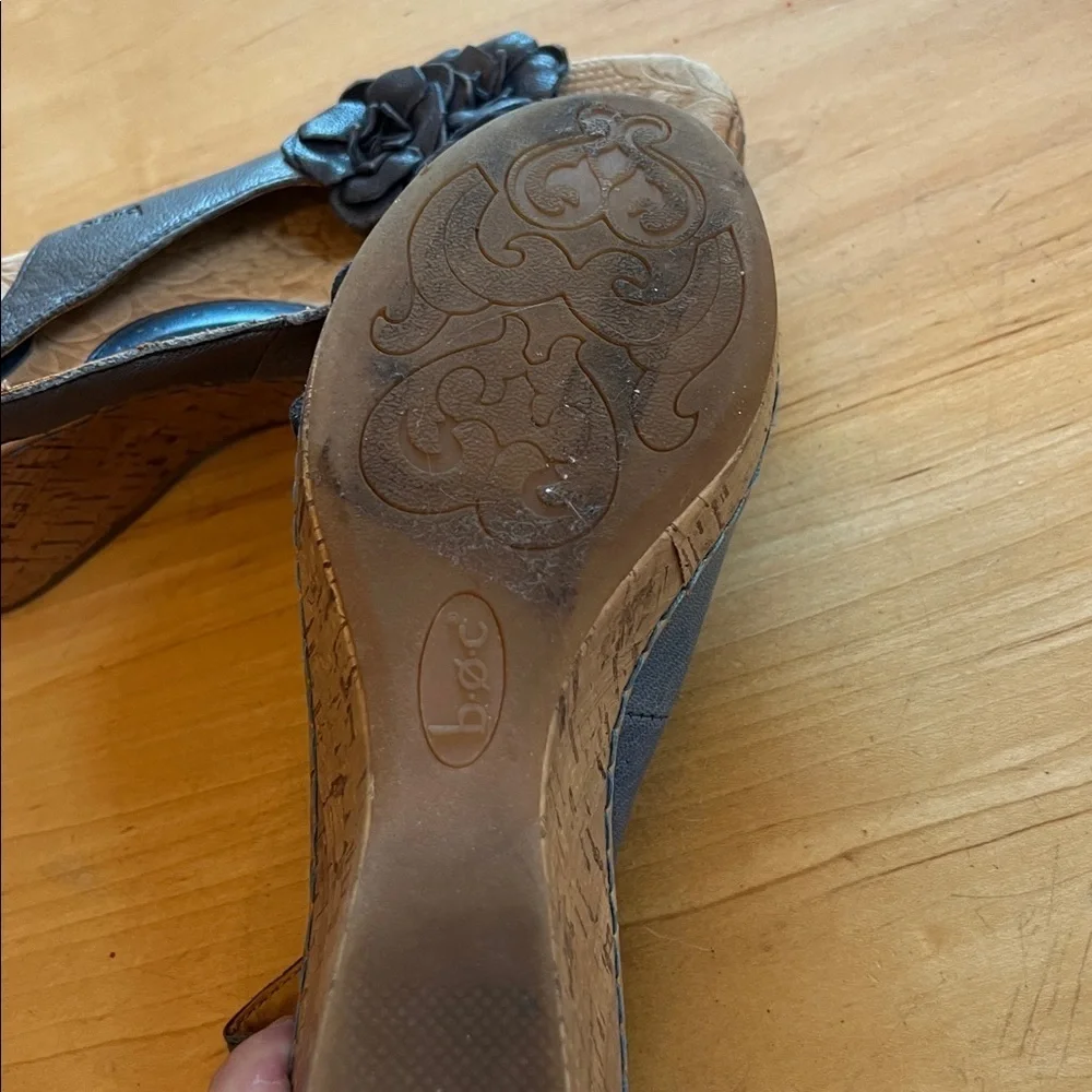b.o.c. Women's Blue Floral Wedges